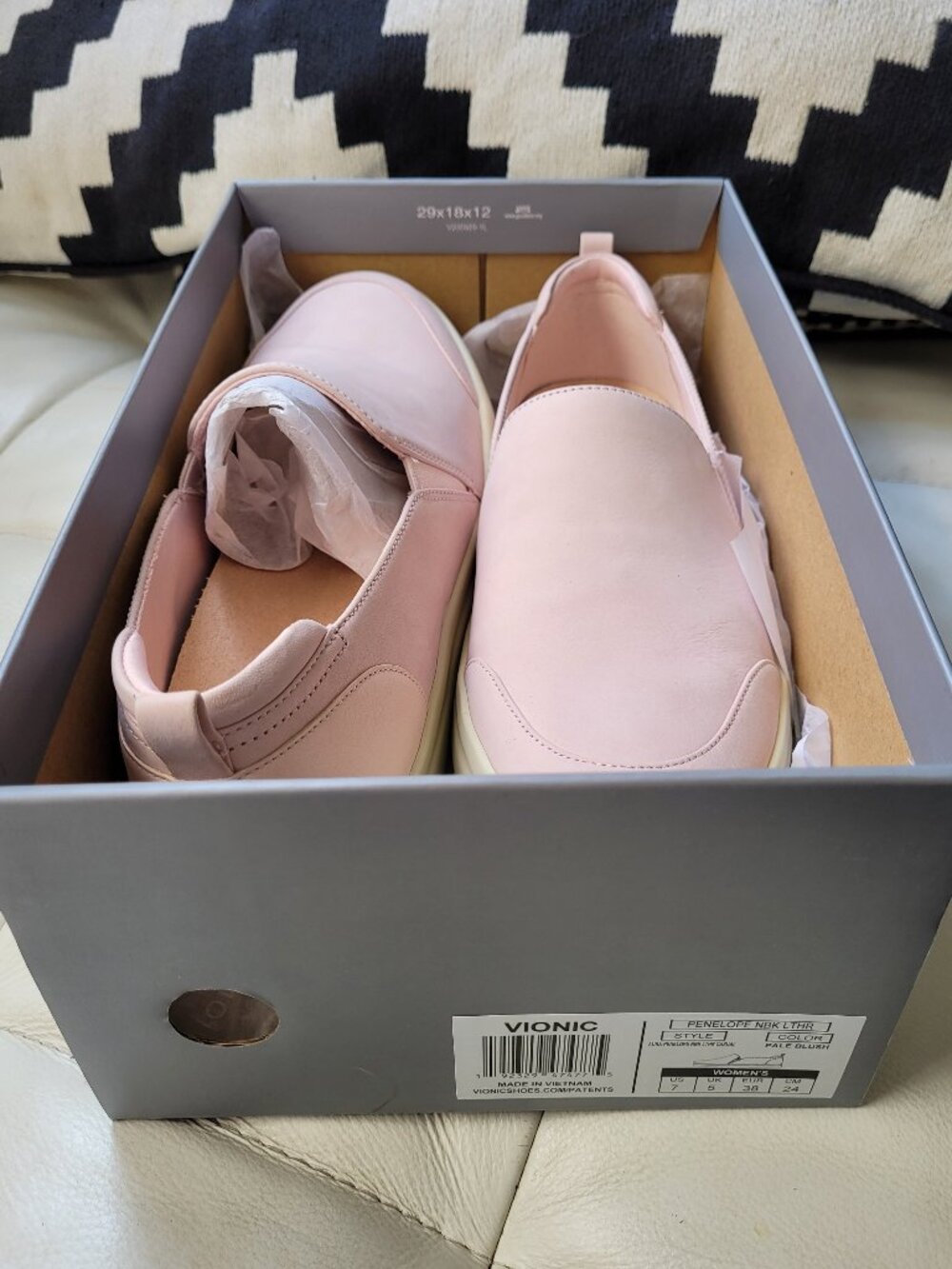 Vionic slip-ons - Picture 4 of 8